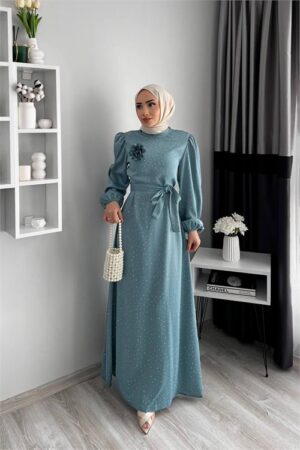 Robe hijab en satin ornée de pierres