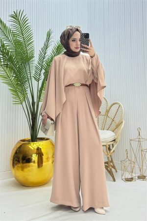 Combinaison hijab détaillée avec cape et ceinture