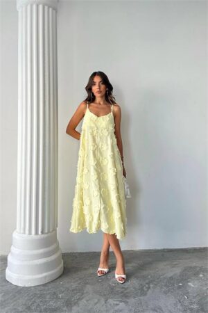 Robe d'été ample texturée festonnée