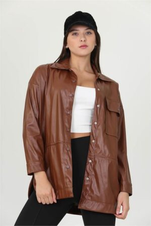Chemise ample en cuir beige avec poches